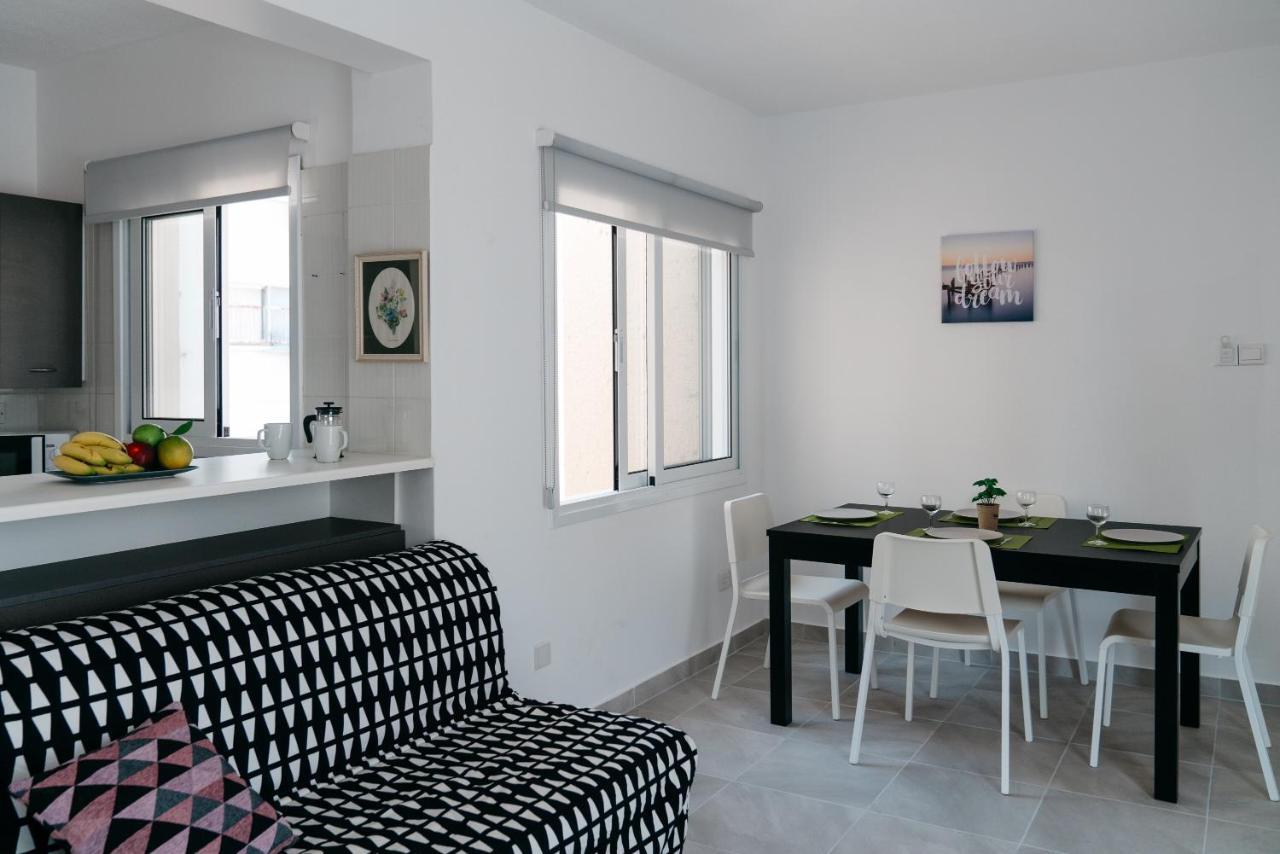 Seasunlove Apt. Apartment Larnaca Exterior photo